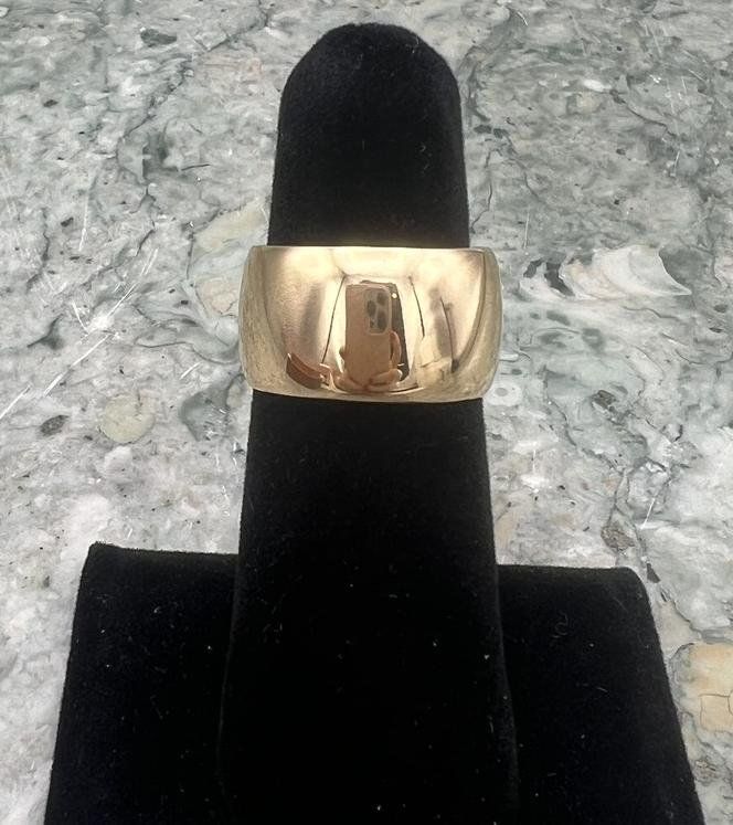 18k Wide Gold Band Ring 2
