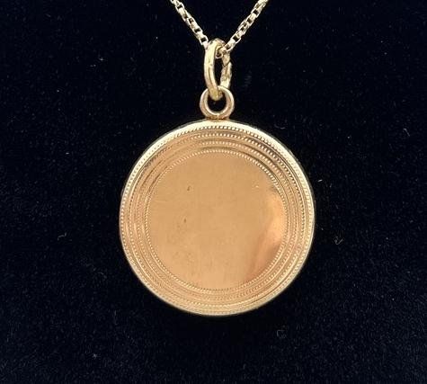 14k Gold Round Locket Pendant Necklace Victorian Style. 26" Chain. 2