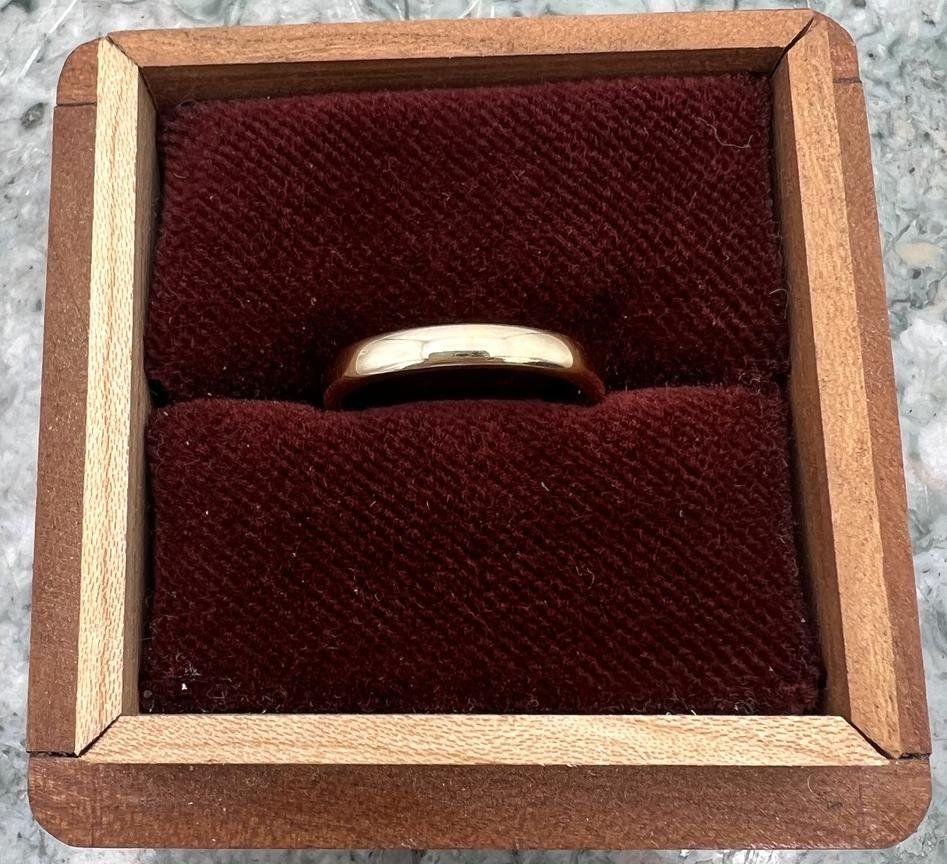 18k Classic Gold Wedding Band