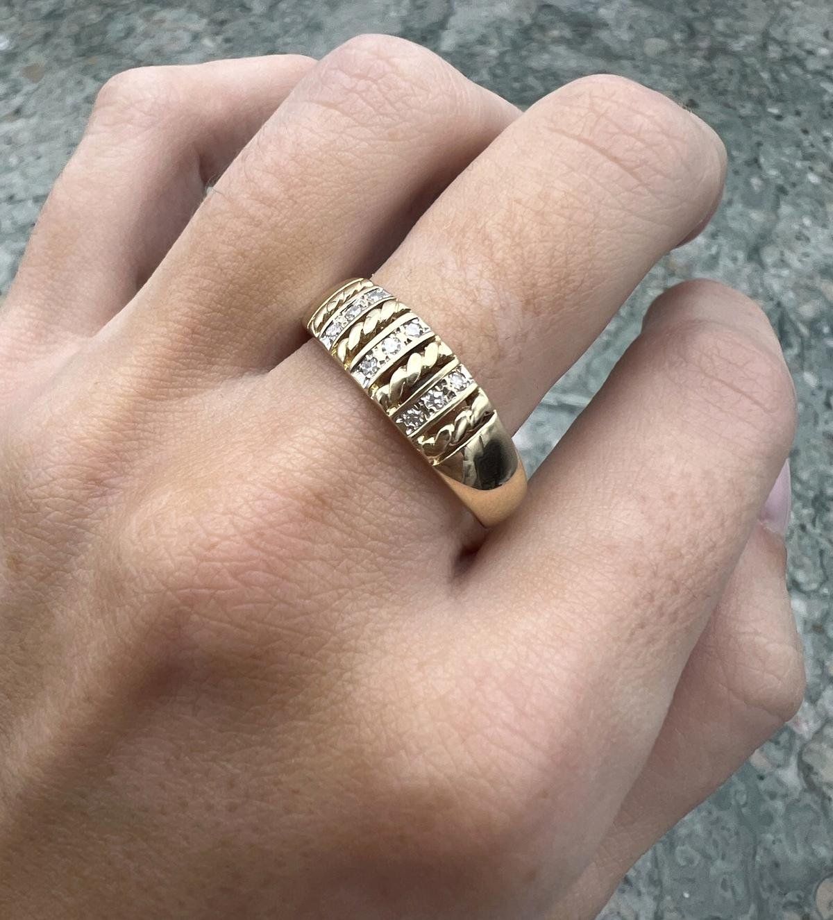 14k Gold Band Ring with Curb Chain Design and Channel-Set Stones 3