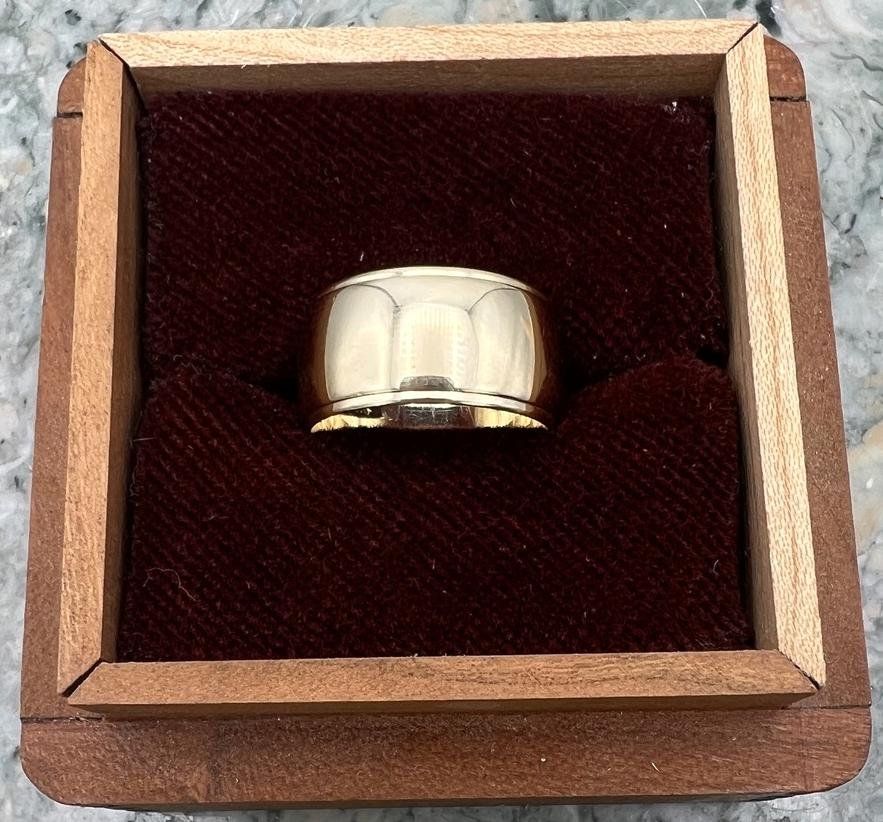 14k Wide Gold Band Ring Polished Finish Contemporary Style