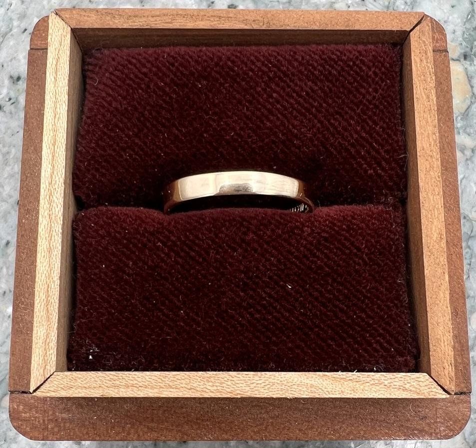 10k Gold Thin Band Ring