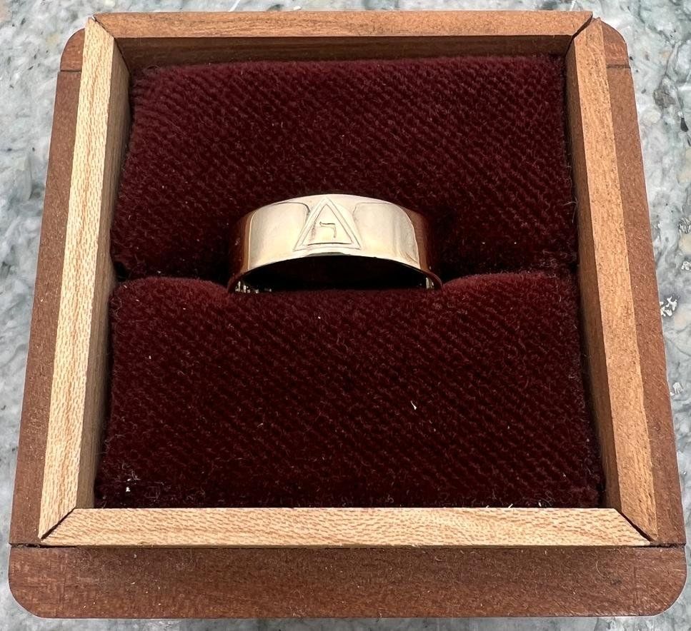 10k Wide Band Metal Ring with Engraved Triangle Symbol