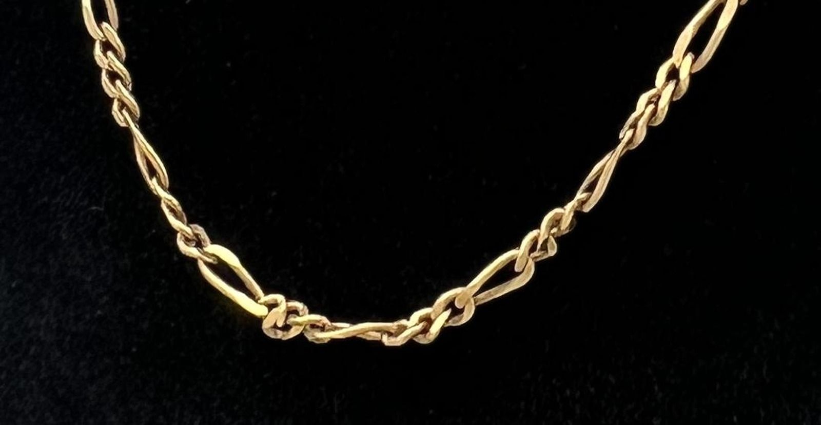 18k Gold Figaro Chain Necklace. 24" Chain.  4
