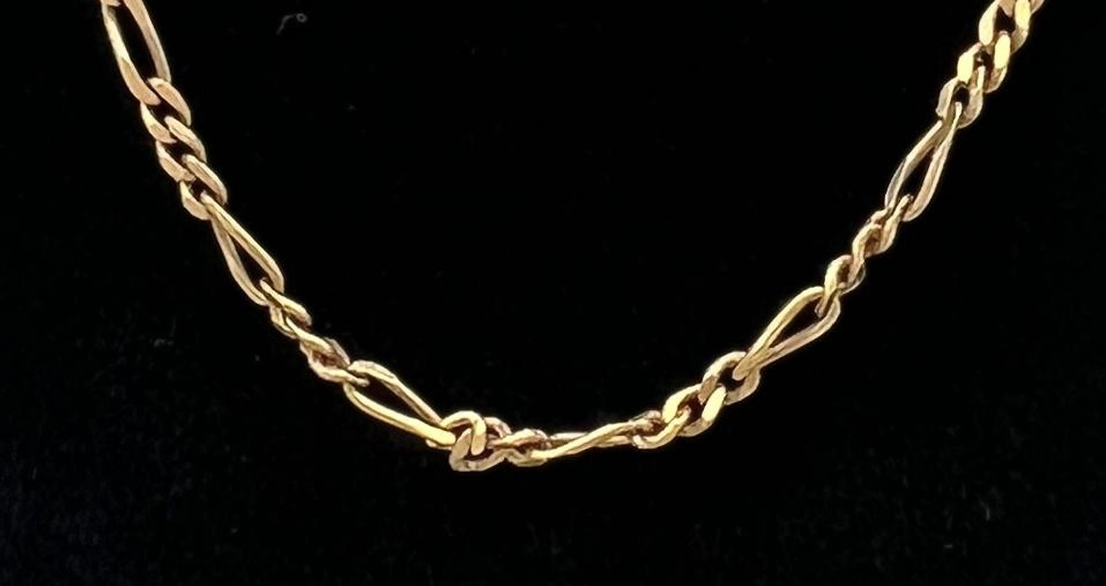 18k Gold Figaro Chain Necklace. 24" Chain.  2