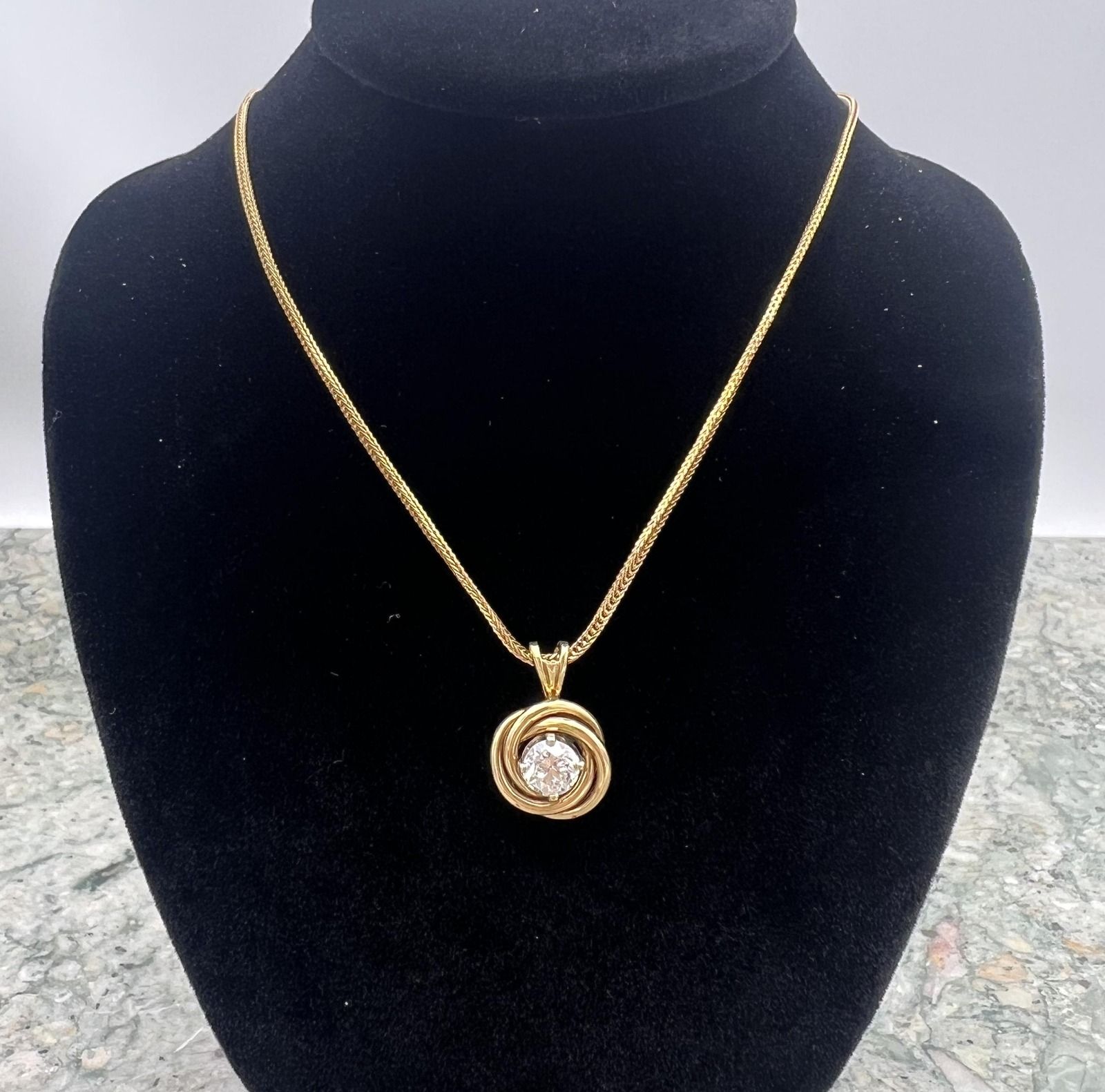 14k Gold Pendant Necklace with Round Solitaire Diamond. 18" Chain.