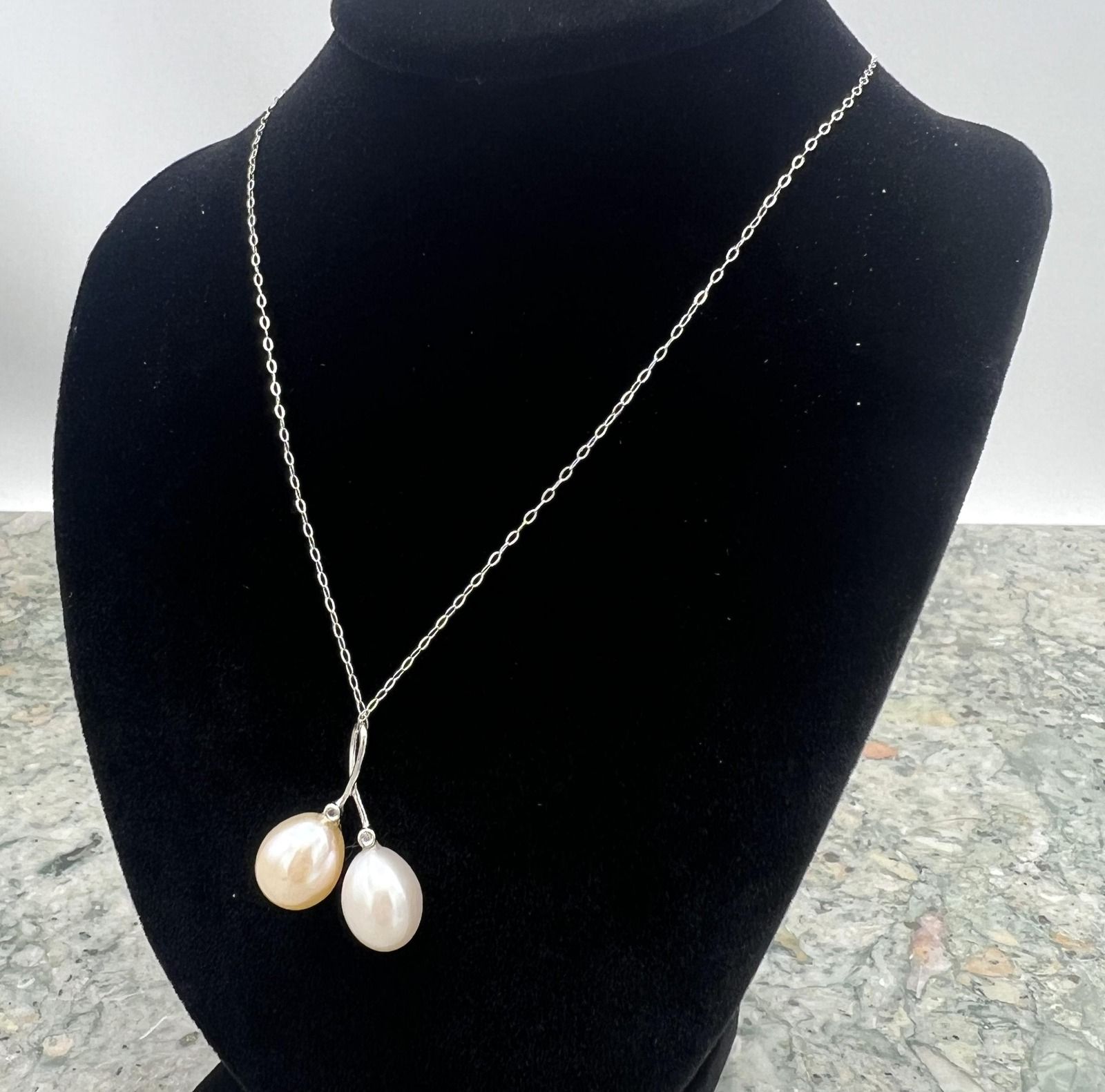 14k White Gold Double Freshwater Pearl Drop Pendant Necklace. 18" Chain. 3