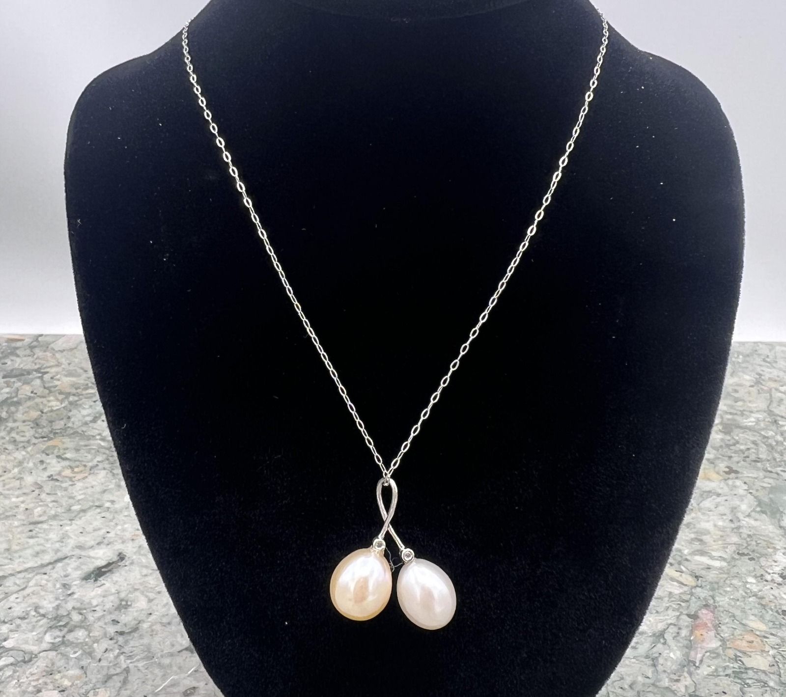 14k White Gold Double Freshwater Pearl Drop Pendant Necklace. 18" Chain.