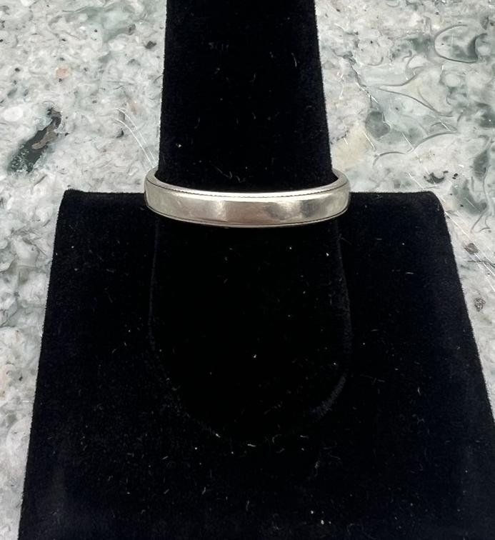 14k White Gold Plain Wedding Band 2