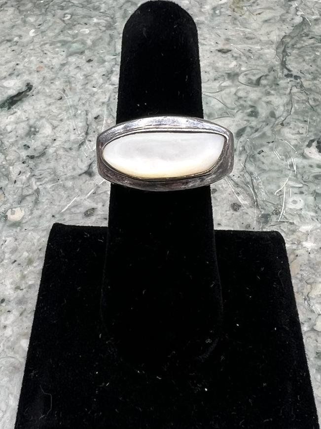 Sterling Silver Ring with Elongated Mother of Pearl Cabochon. sz 7 2