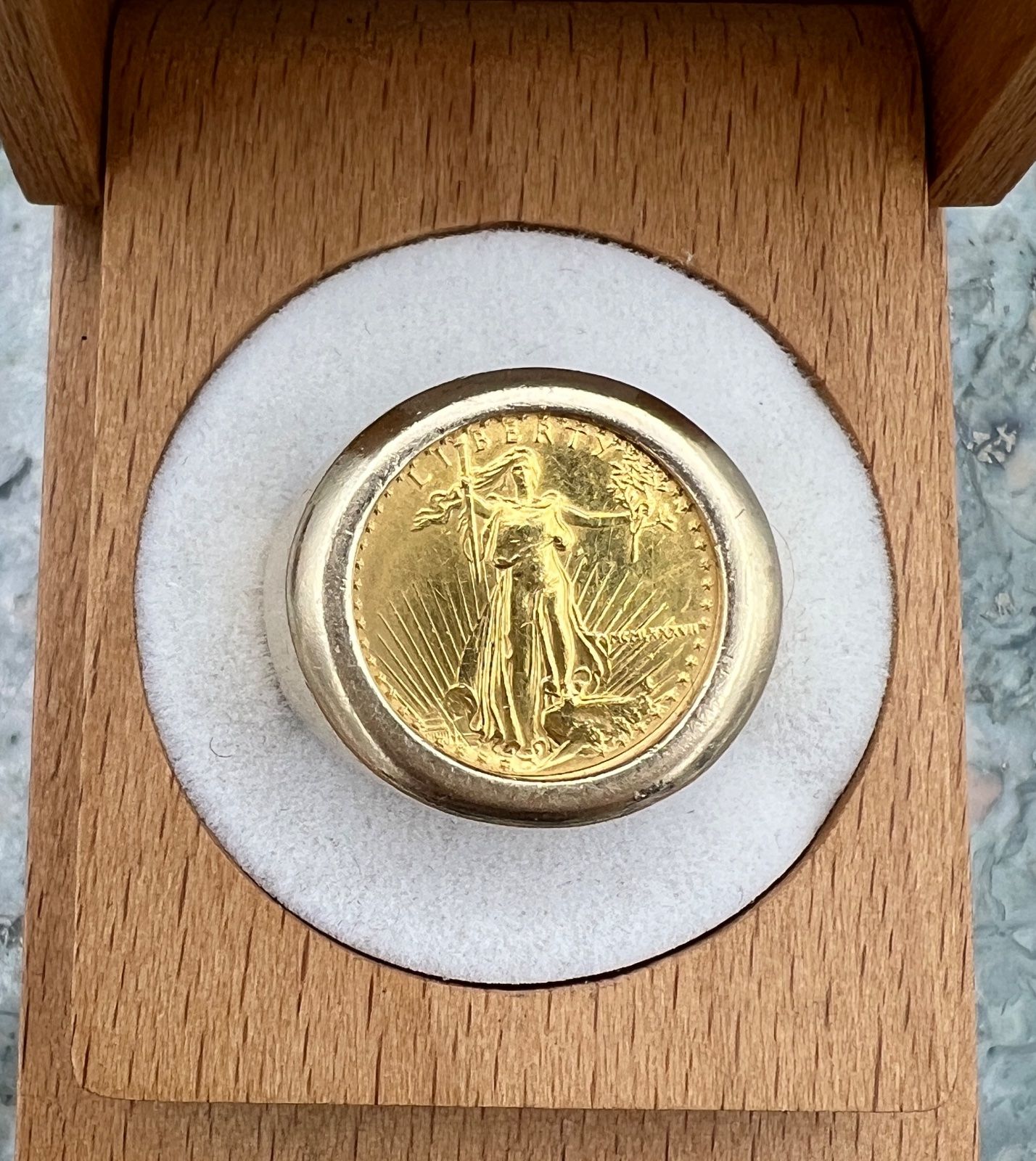 14K Gold Ring with 1/10 oz American Gold Eagle $5 Coin. Sz 9.75