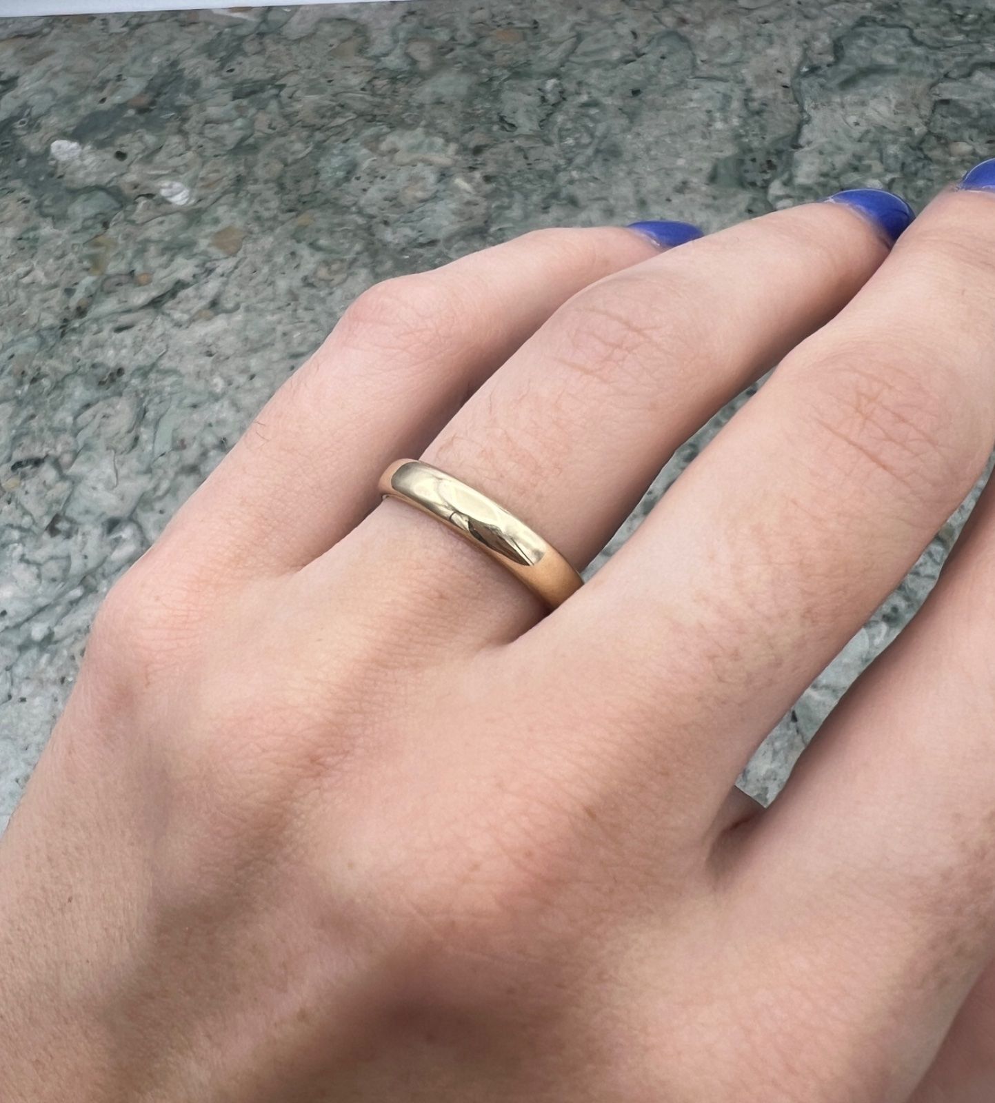 14K Gold Wedding Band Ring Classic Polished Dome Style. Sz. 5.5 3