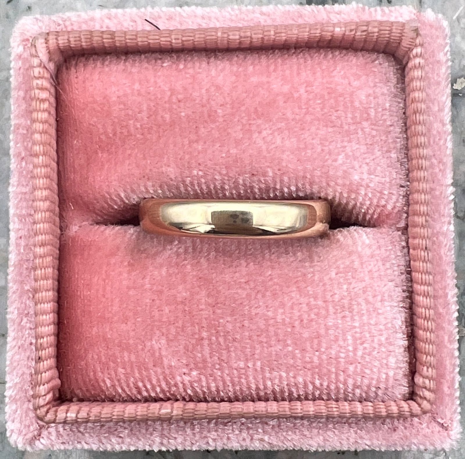 14K Gold Wedding Band Ring Classic Polished Dome Style. Sz. 5.5