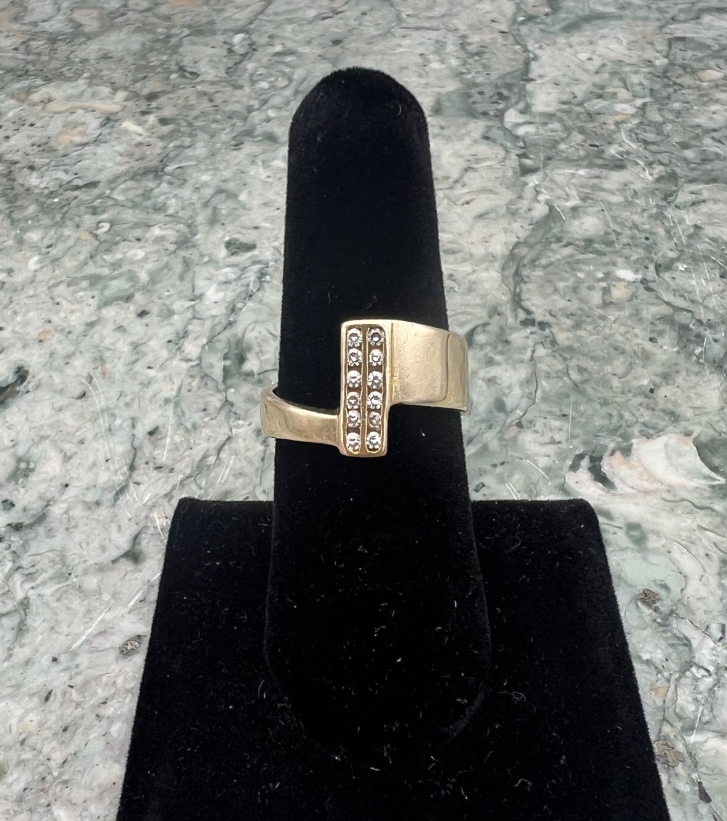 14K Gold Diamond Bypass Ring with Double Row Channel Set Stones. Sz. 8.25 2