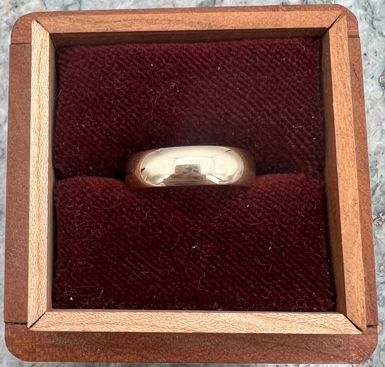 14K Gold Comfort Fit Wedding Band Ring. Sz. 9.5