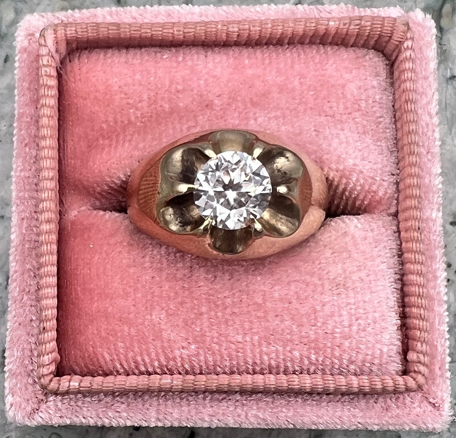 Vintage 10K Gold Belcher Setting Ring with Glass Stone Solitaire. Sz. 8