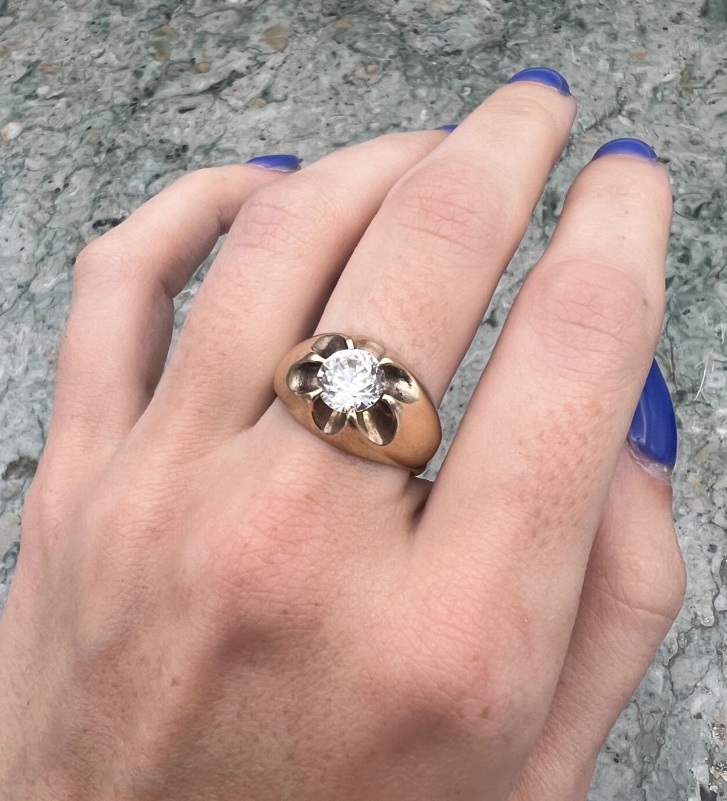 Vintage 10K Gold Belcher Setting Ring with Glass Stone Solitaire. Sz. 8 3