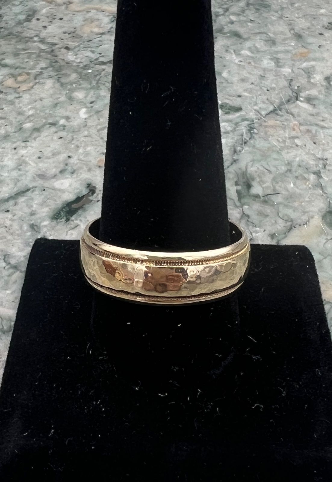 14K Gold Hammered Wedding Band with Milgrain Edge Detail. Sz 13.25 2