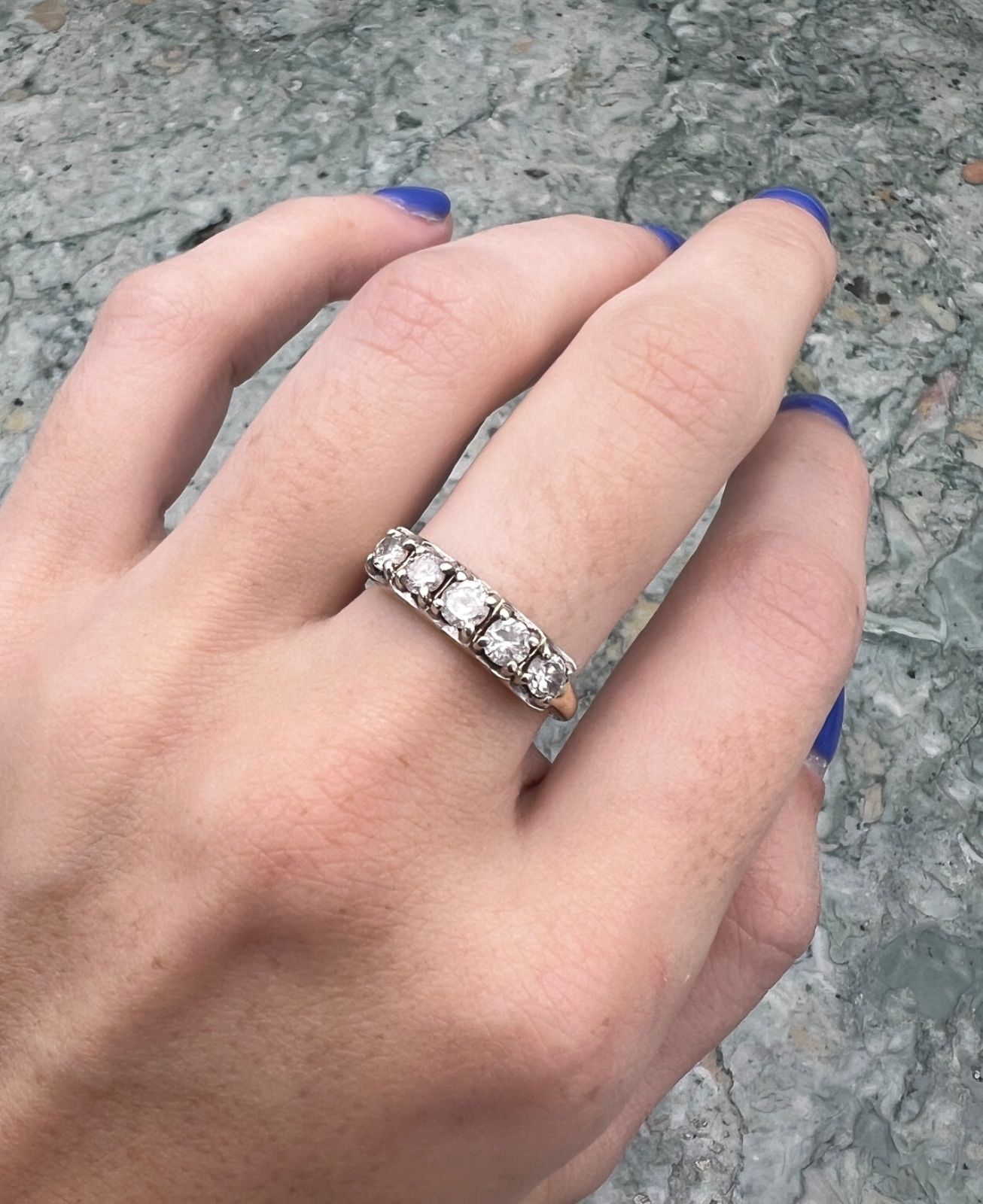 14K Gold Five-Stone Diamond Band Ring Vintage Prong Setting. Sz. 7 3