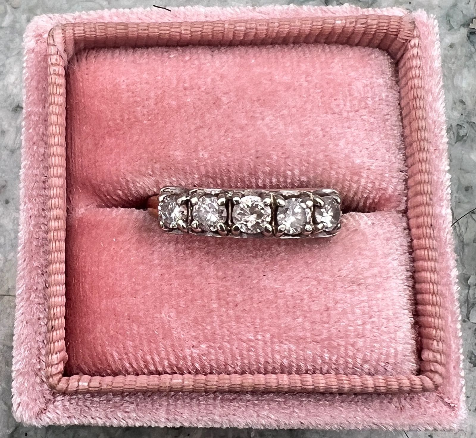 14K Gold Five-Stone Diamond Band Ring Vintage Prong Setting. Sz. 7