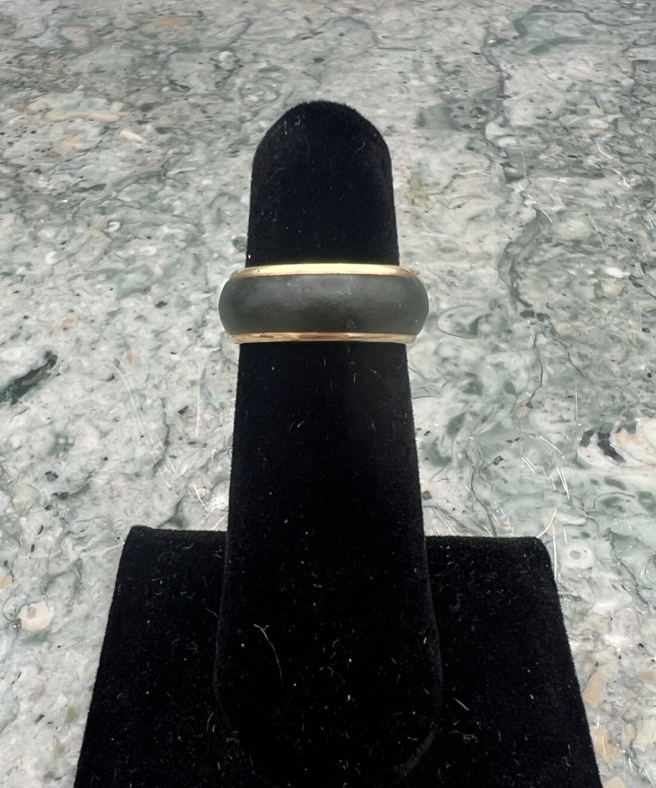 14K Gold and Dark Green Jade Band Ring. Sz 5 2