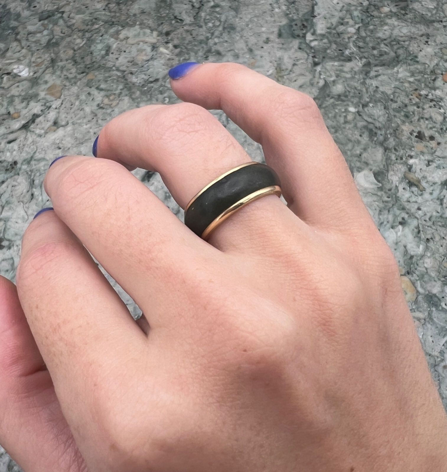 14K Gold and Dark Green Jade Band Ring. Sz 5 3