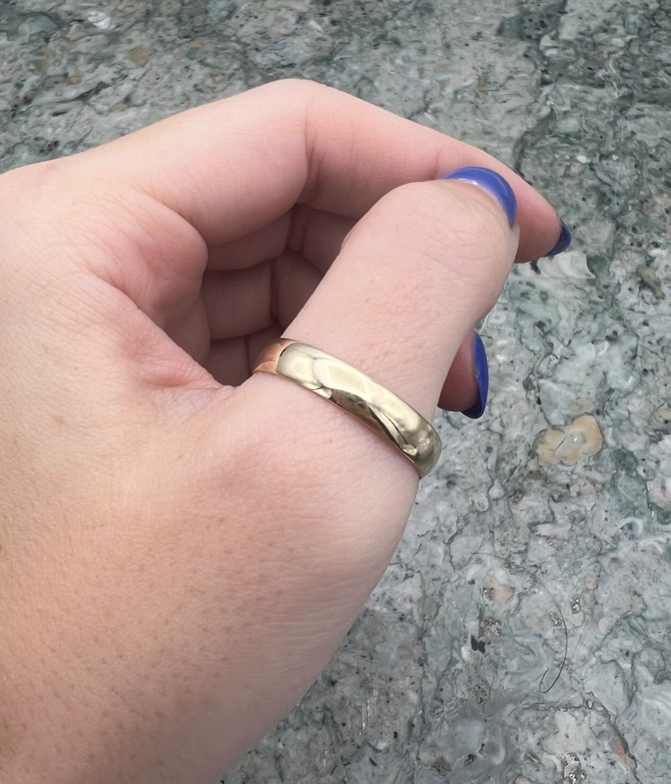 10K Gold Wedding Band Ring Classic Polished Dome Style. Sz 10.5 3