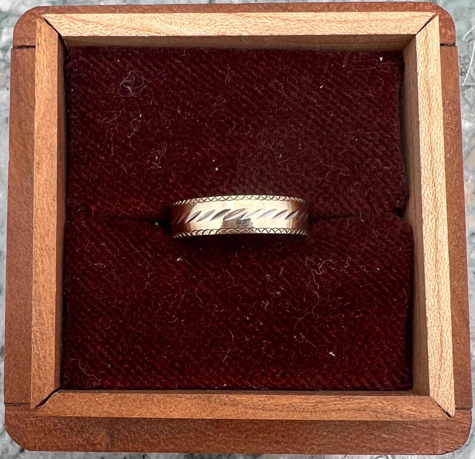10K Gold Wedding Band with Diamond-Cut Pattern and Milgrain Edge. Sz. 6.75