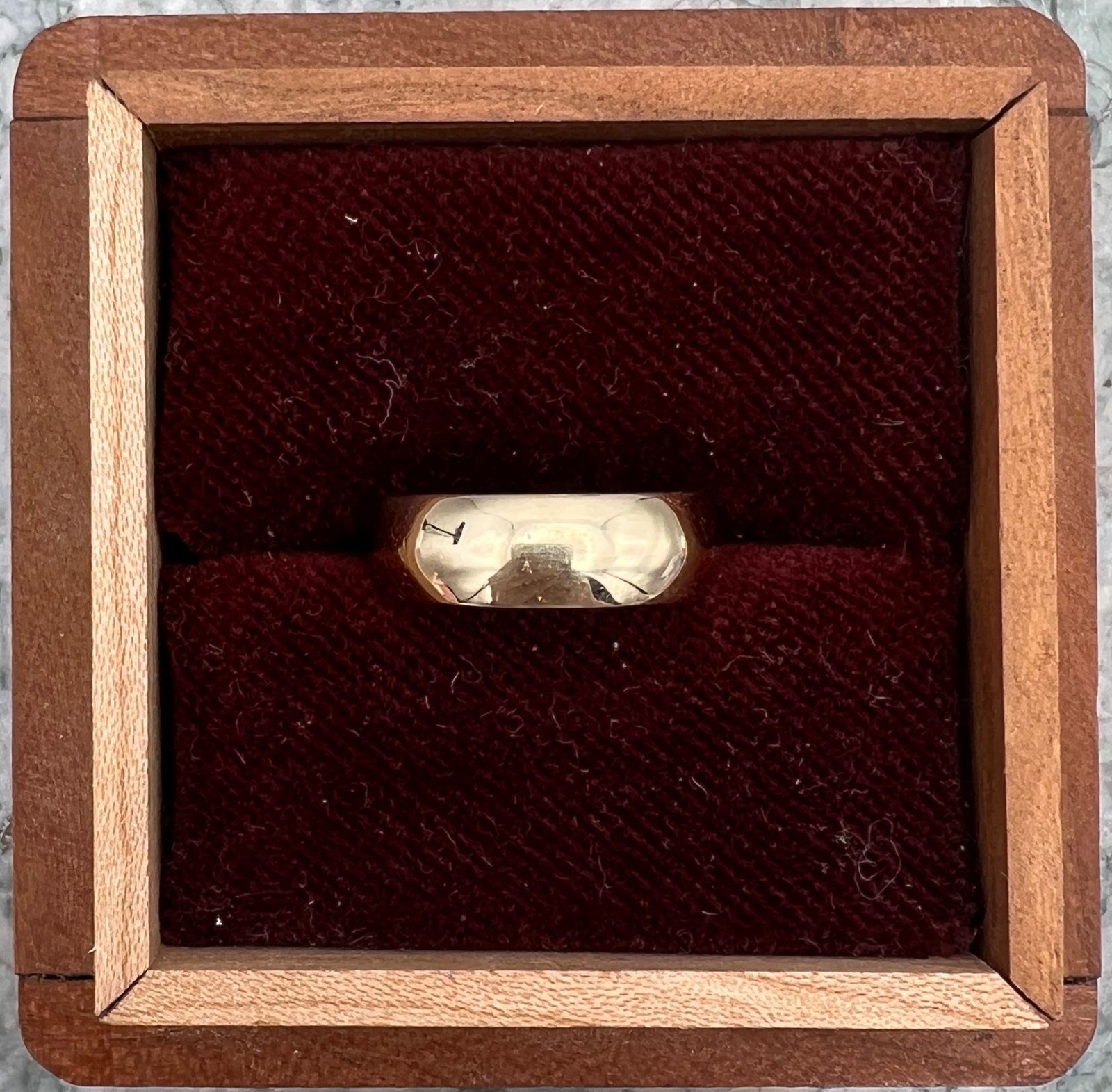 14K Gold Wedding Band Ring Classic Polished Dome Style. Sz 6