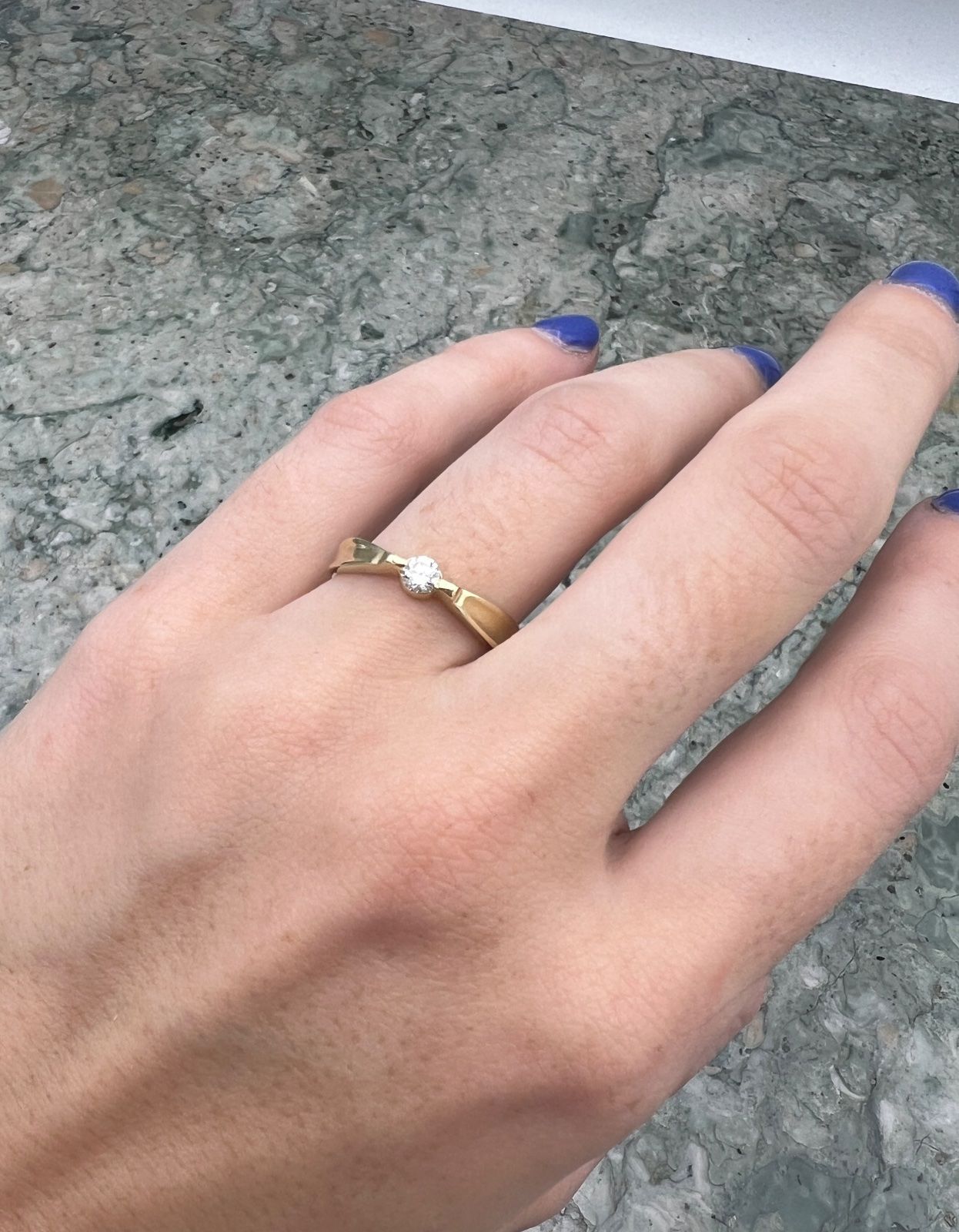 14K Gold Diamond Solitaire Ring with Tension-Style Setting. Sz. 7.25 3