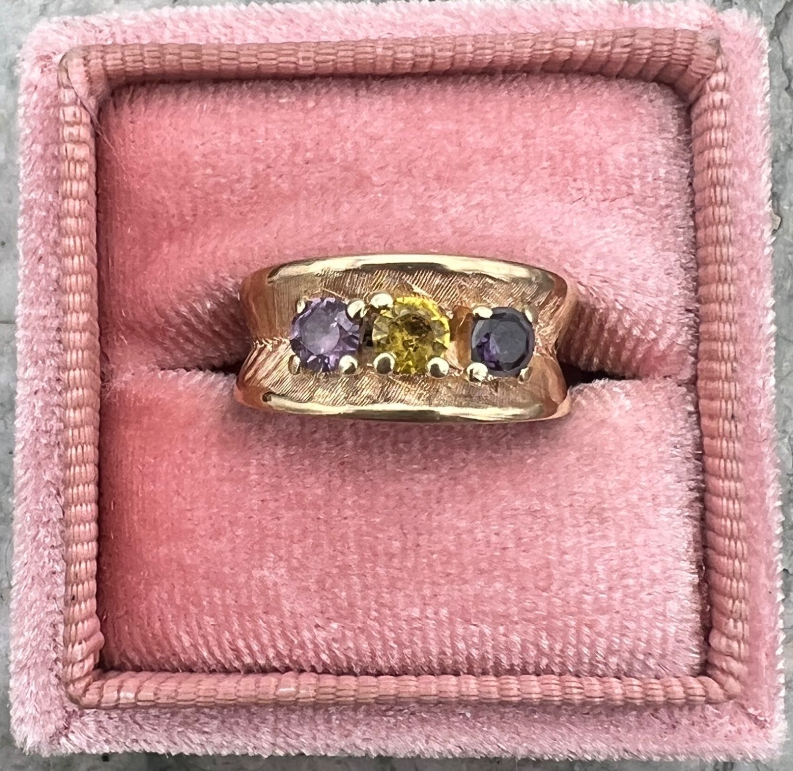 14K Gold Three-Stone Ring with Yellow and Purple Gemstones. Sz. 6.25