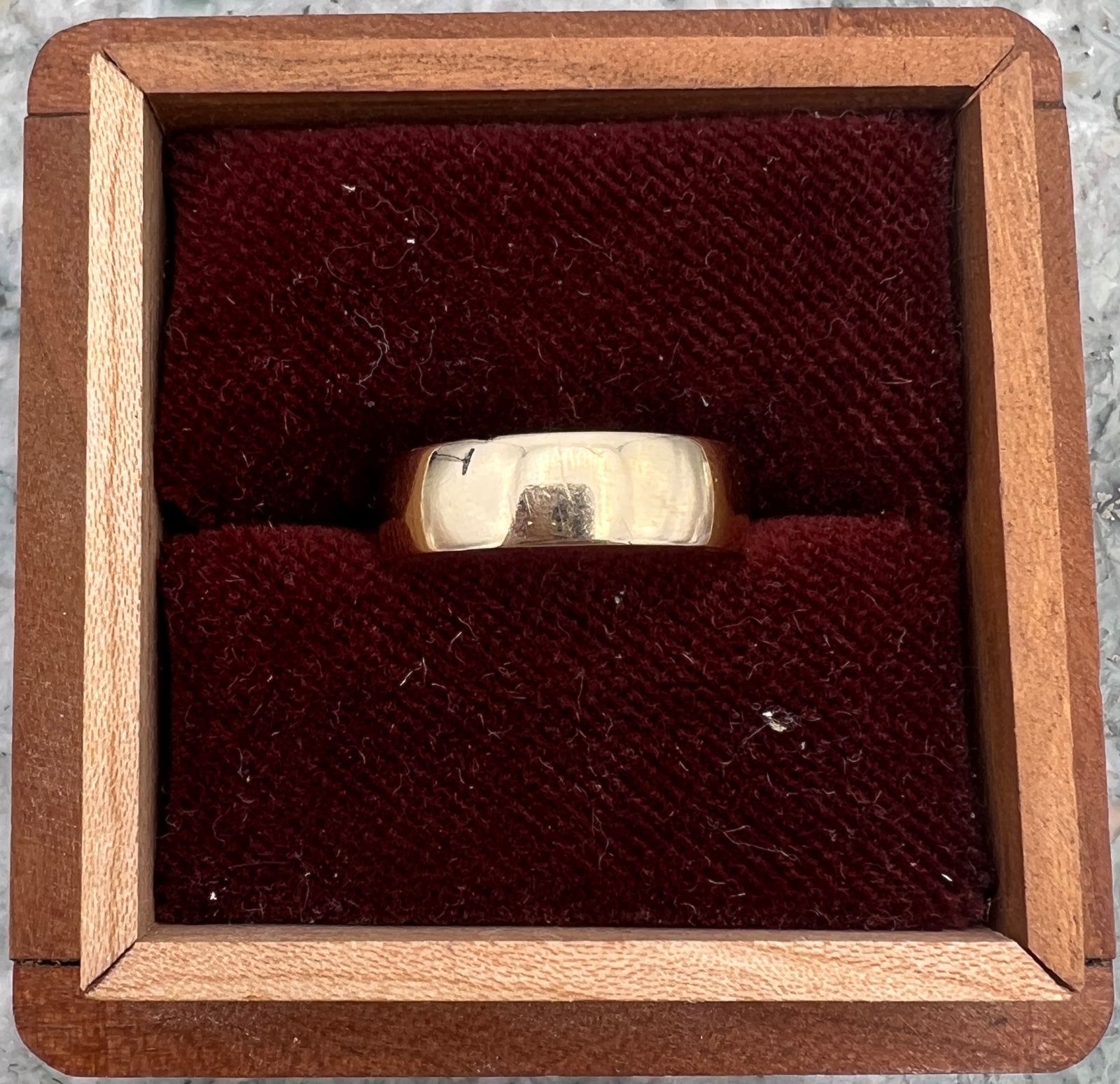 10K Gold Wide Band Ring - Classic Wedding Band Style. Sz. 10