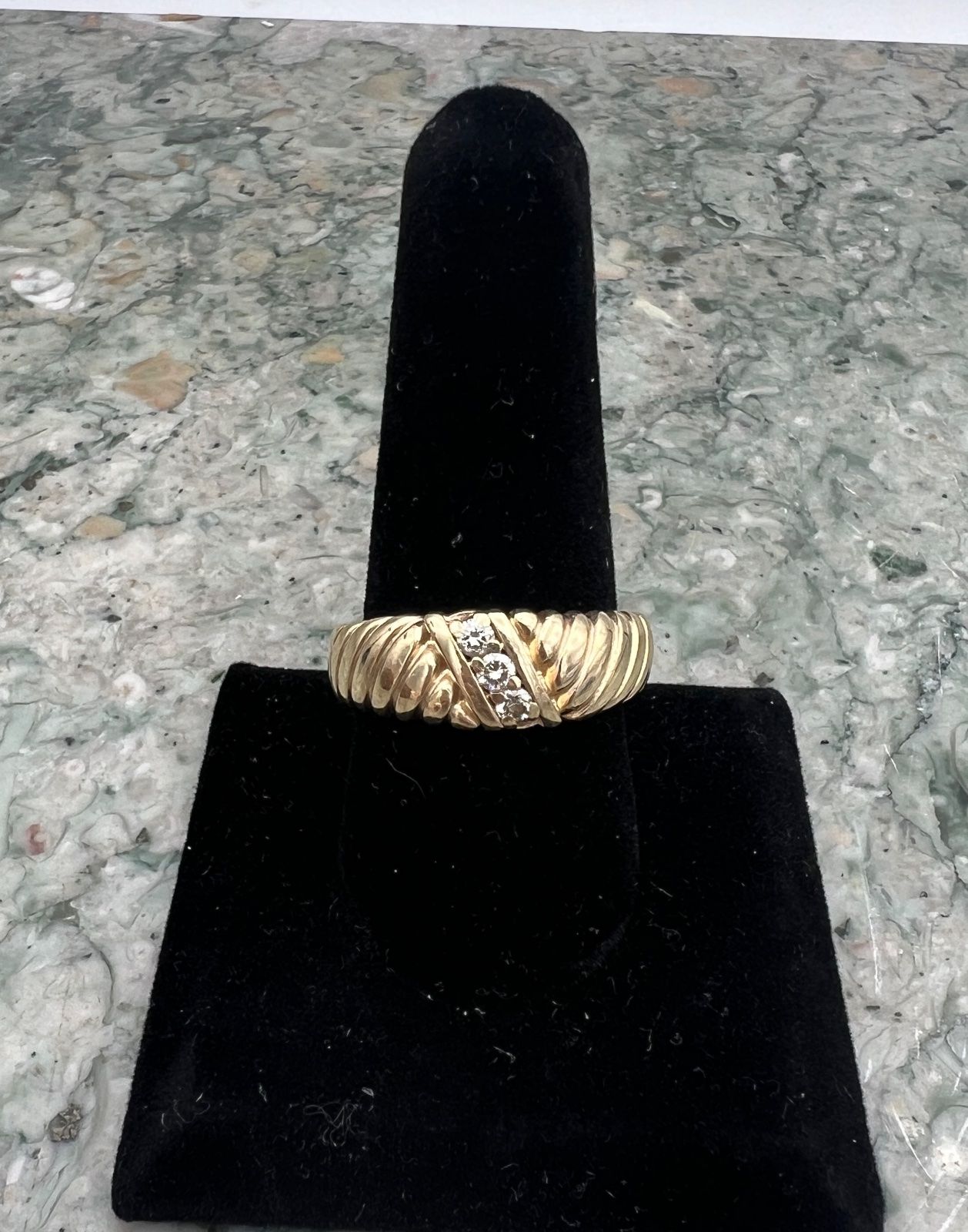 10K Yellow Gold Dome Band Ring with Diagonal Diamond Accent. Sz. 10.75 2