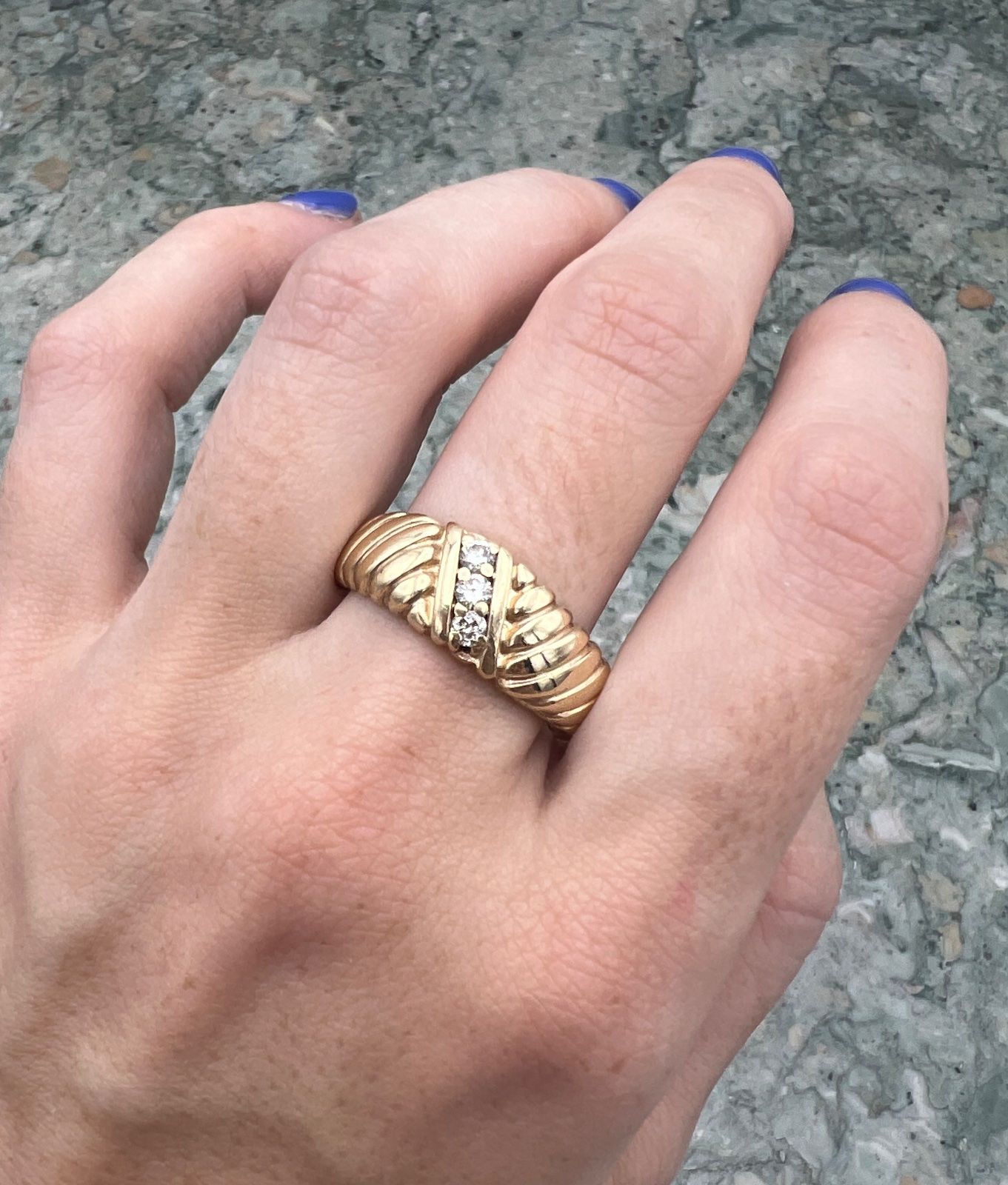 10K Yellow Gold Dome Band Ring with Diagonal Diamond Accent. Sz. 10.75 3