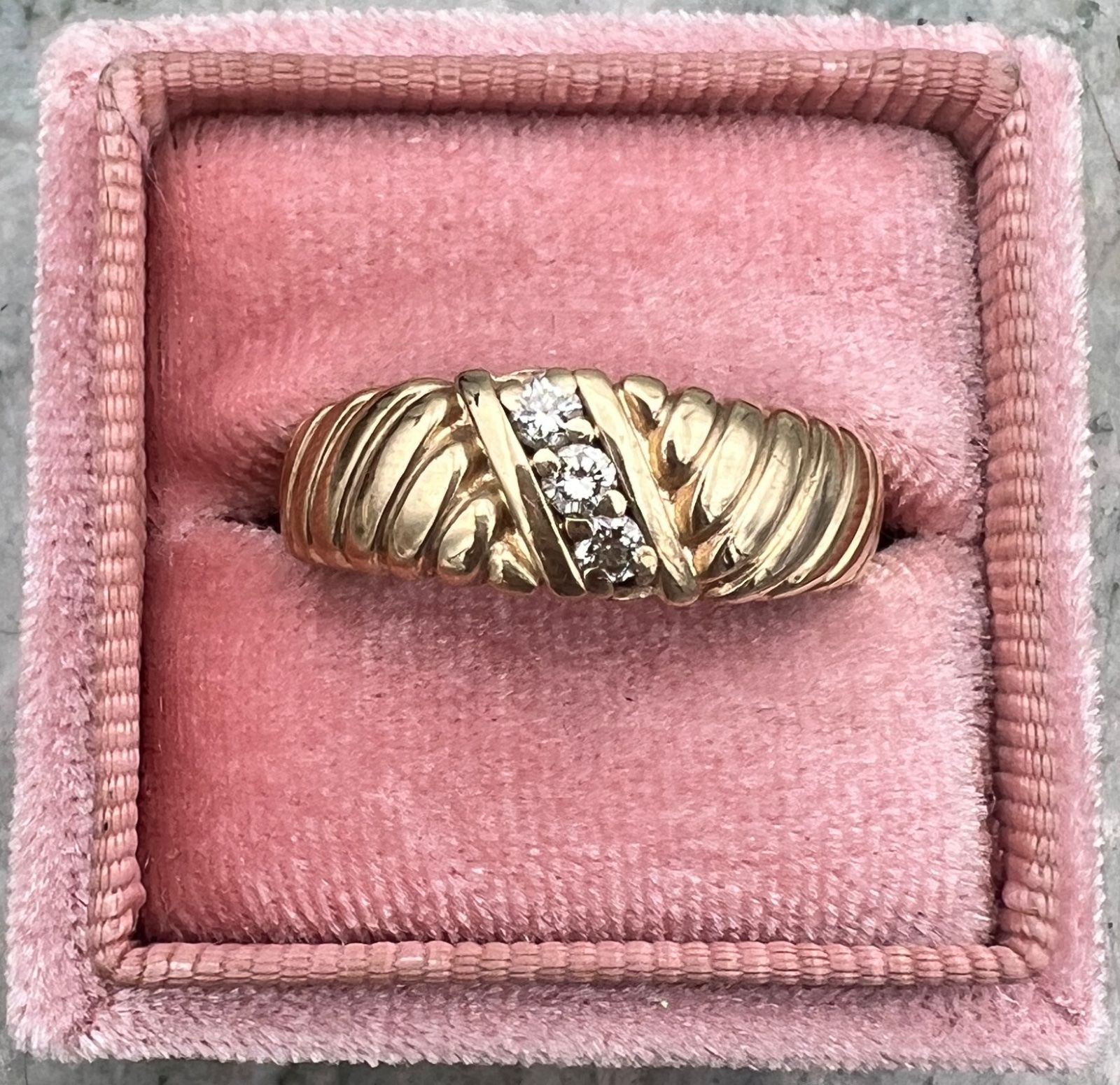 10K Yellow Gold Dome Band Ring with Diagonal Diamond Accent. Sz. 10.75