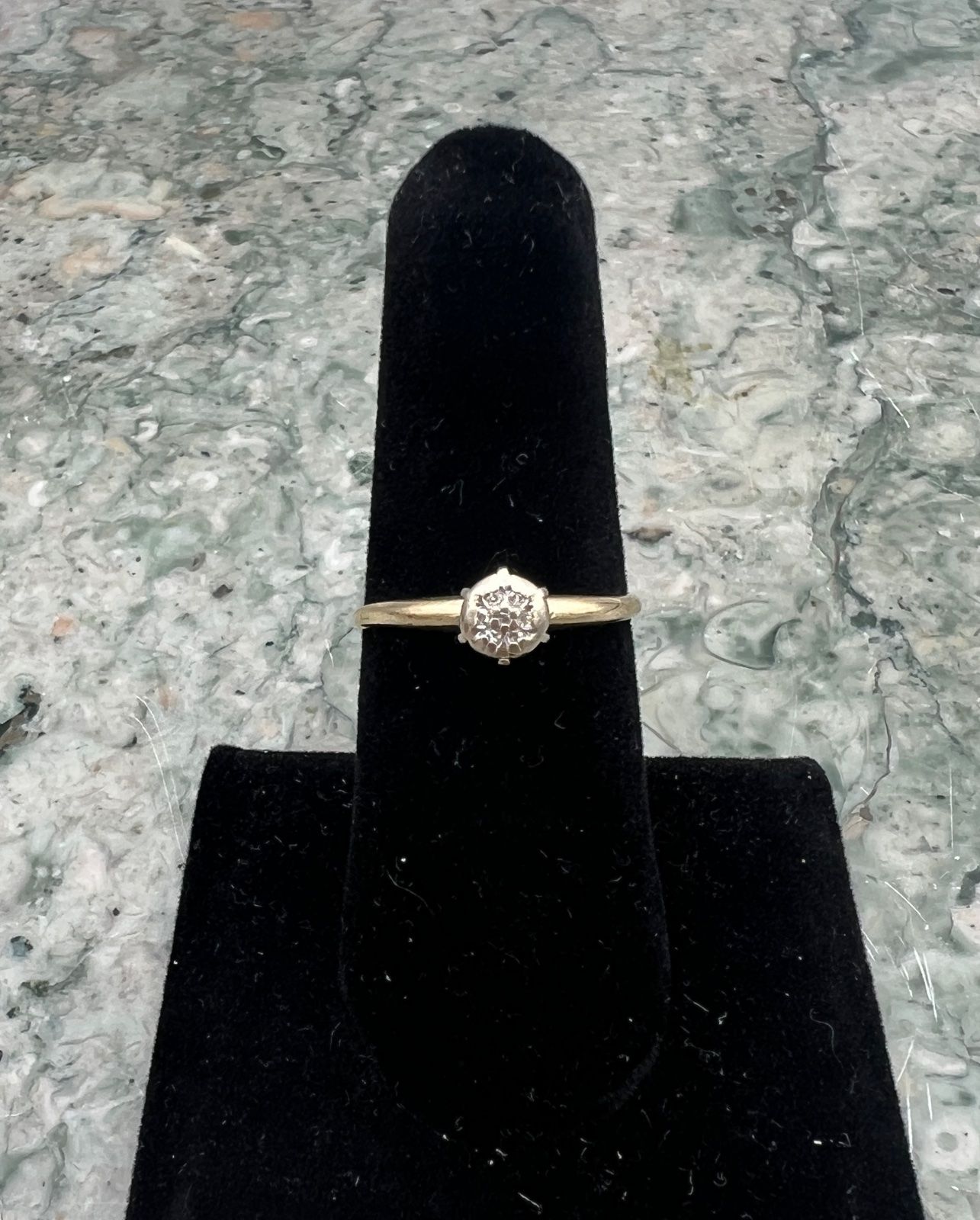 14K Gold Diamond Cluster Solitaire-Style Ring Vintage. Sz. 7.5 2