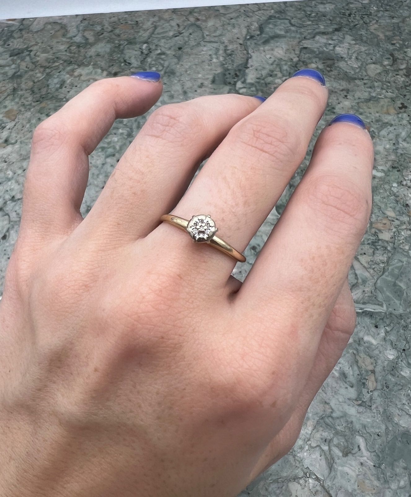 14K Gold Diamond Cluster Solitaire-Style Ring Vintage. Sz. 7.5 3