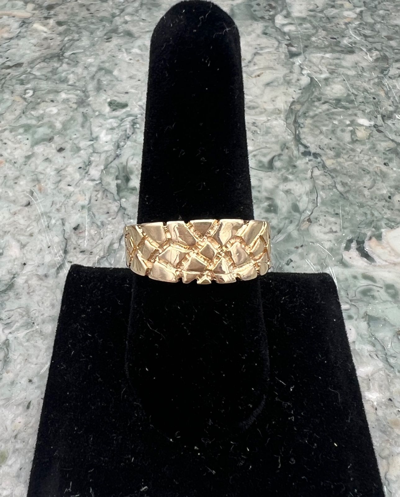 14K Gold Nugget Style Band Ring. Sz. 9.75 2