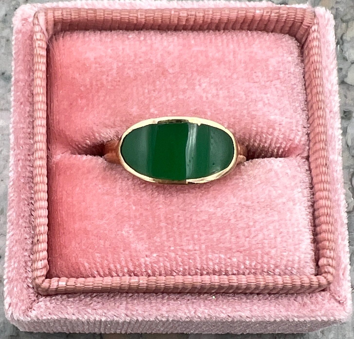18K Gold Ring with Green Jade Cabochon Oval Stone. Sz. 6.75