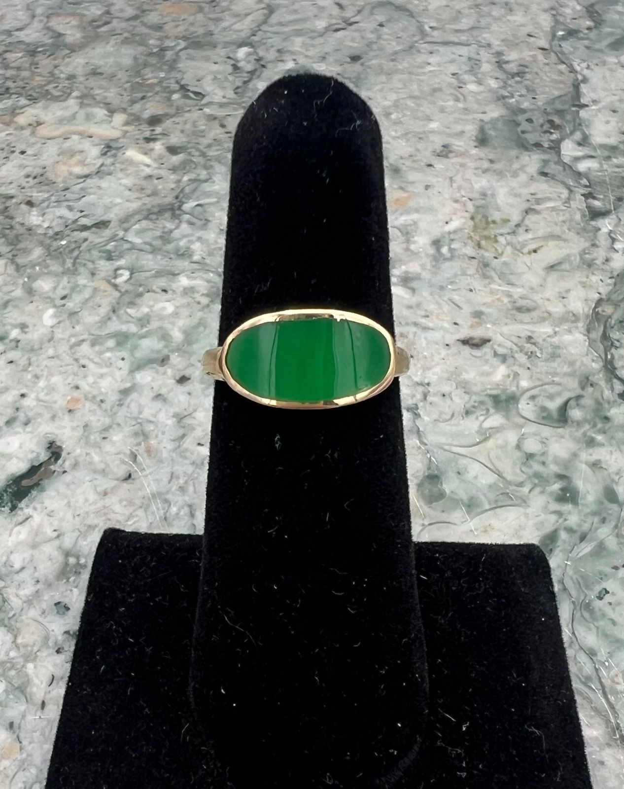 18K Gold Ring with Green Jade Cabochon Oval Stone. Sz. 6.75 2