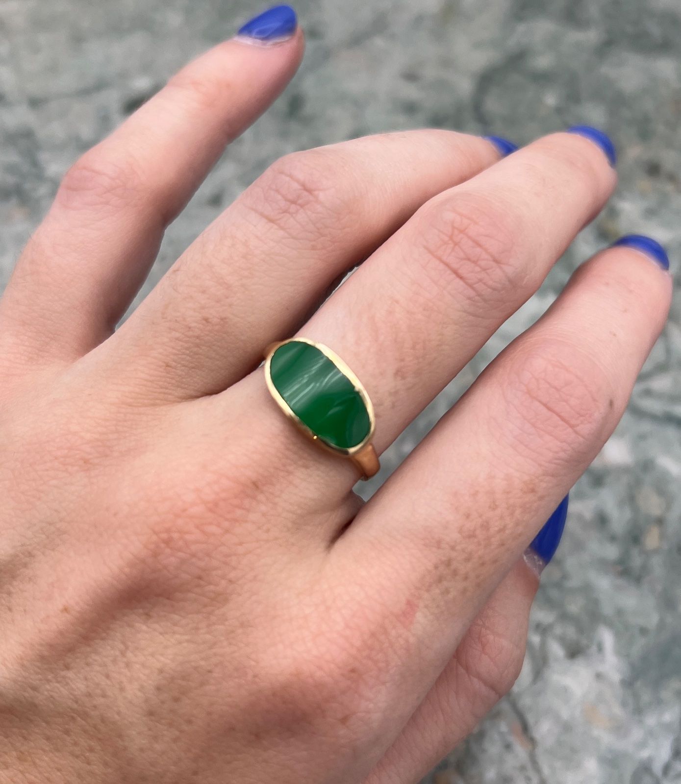 18K Gold Ring with Green Jade Cabochon Oval Stone. Sz. 6.75 3
