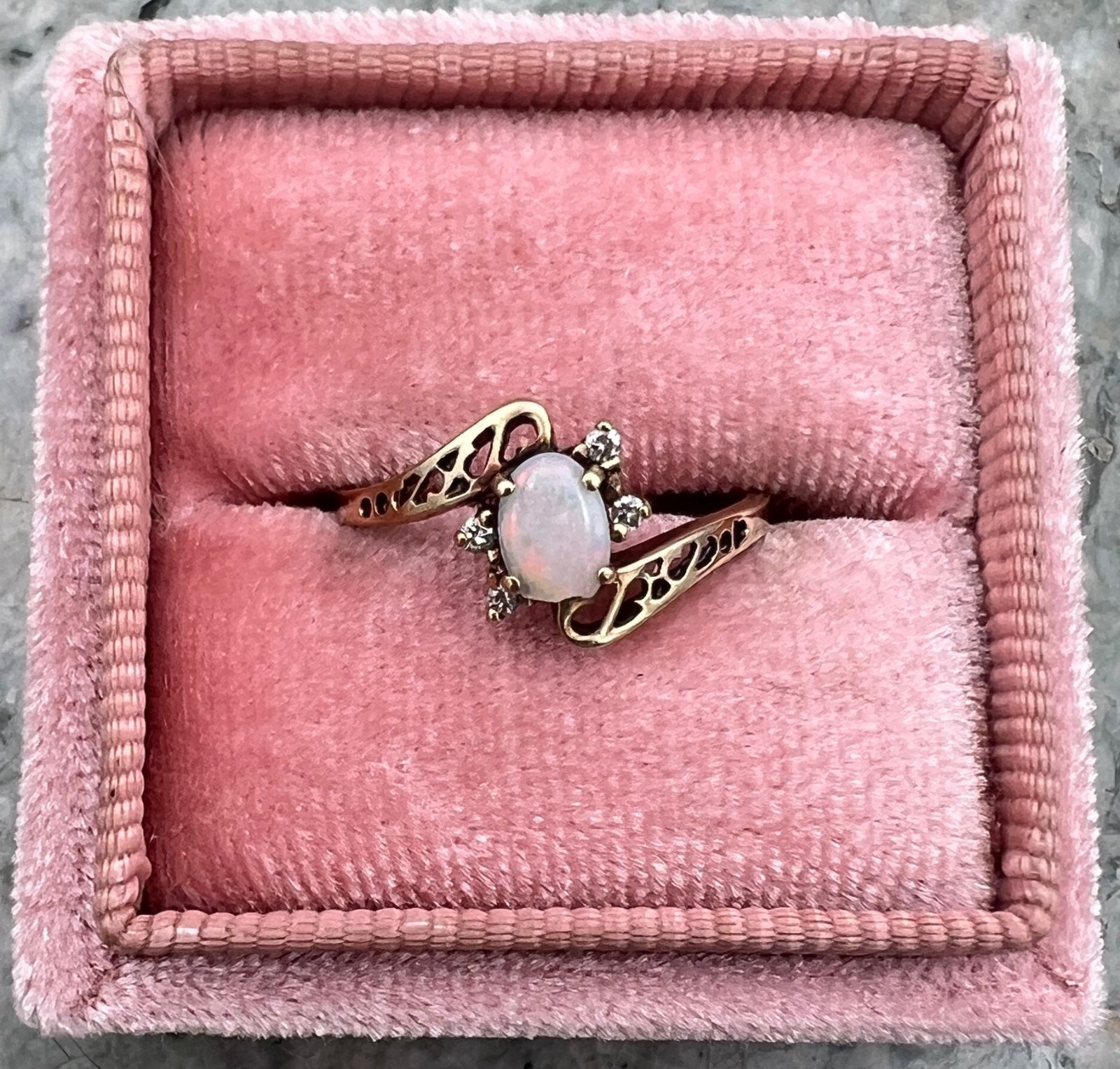 10K Gold Opal & Diamond Bypass Ring with Filigree Band. Sz. 6.25