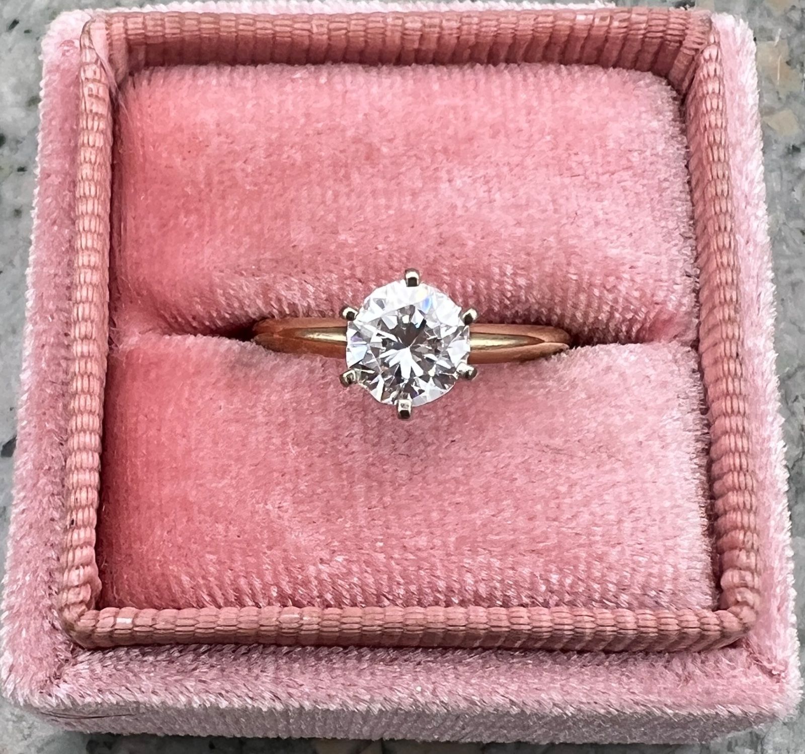 10K Gold Solitaire Ring with Round Glass Stone Six-Prong Setting. Sz. 6