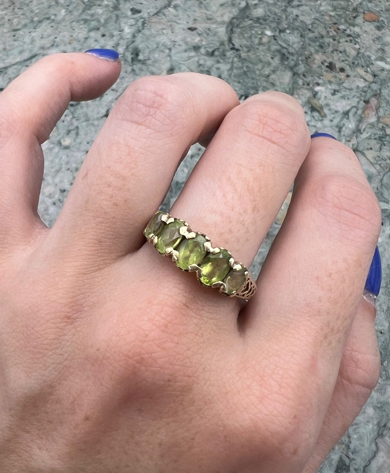 10K Gold Five-Stone Peridot Ring Victorian Style Band. Sz. 8 3