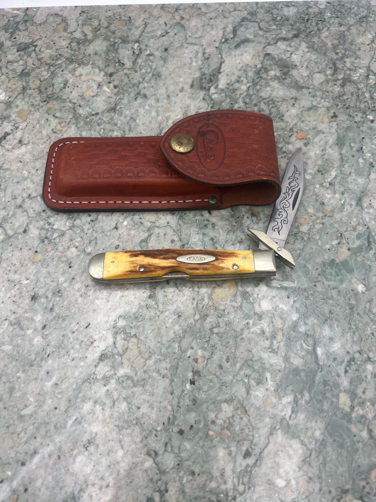 1977 Case XX P197 L SSP Shark Tooth Knife 3 Dot Etched Blade w/ Sheath