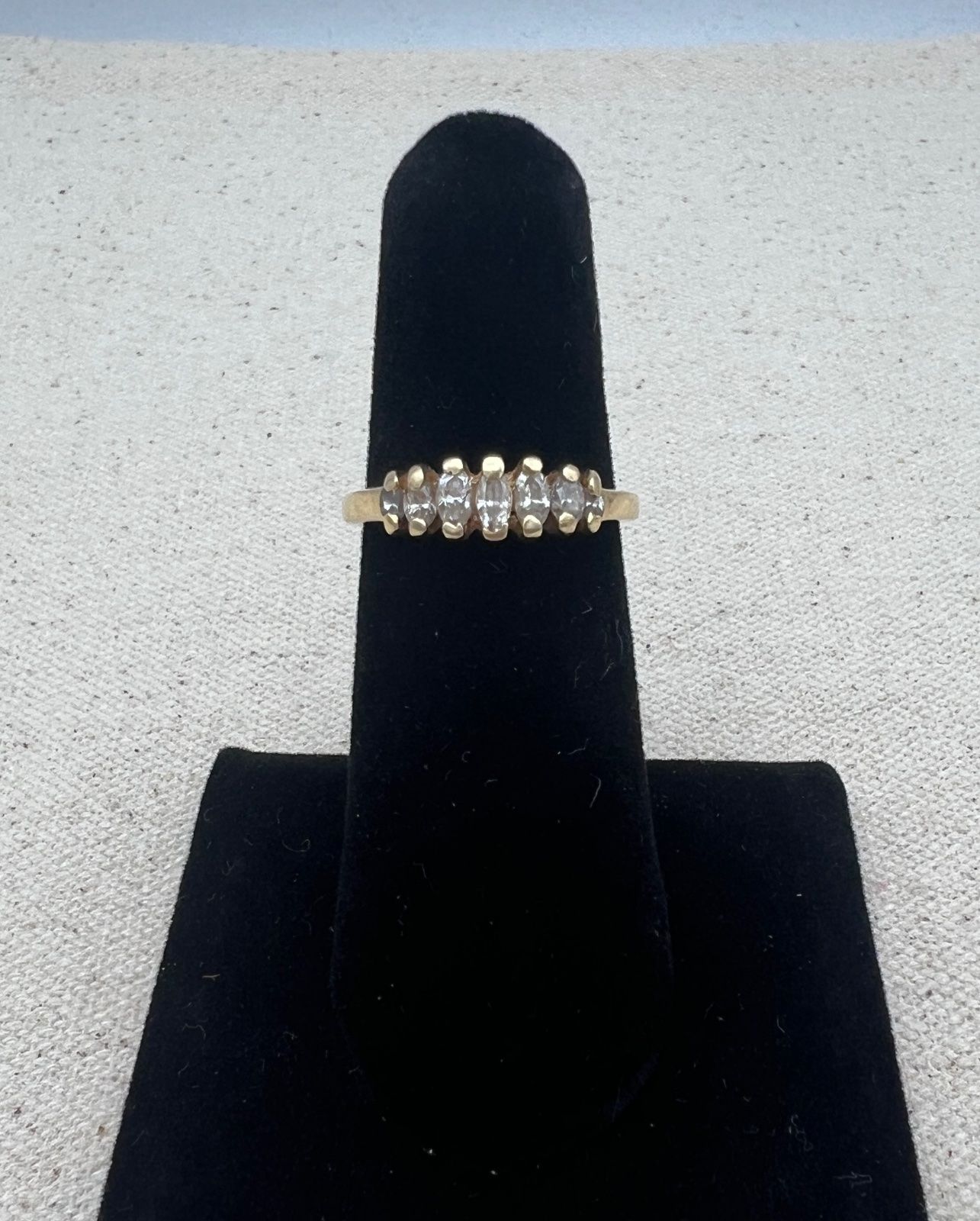 14K Gold Seven-Stone Diamond Ring Oval Cut Band. Sz 6.25 2