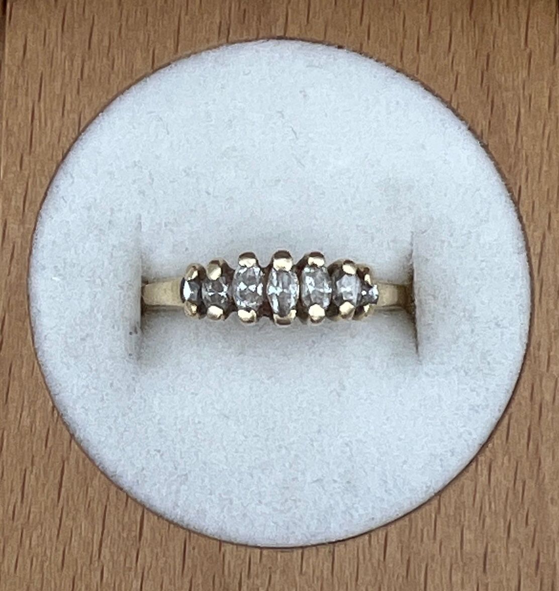 14K Gold Seven-Stone Diamond Ring Oval Cut Band. Sz 6.25