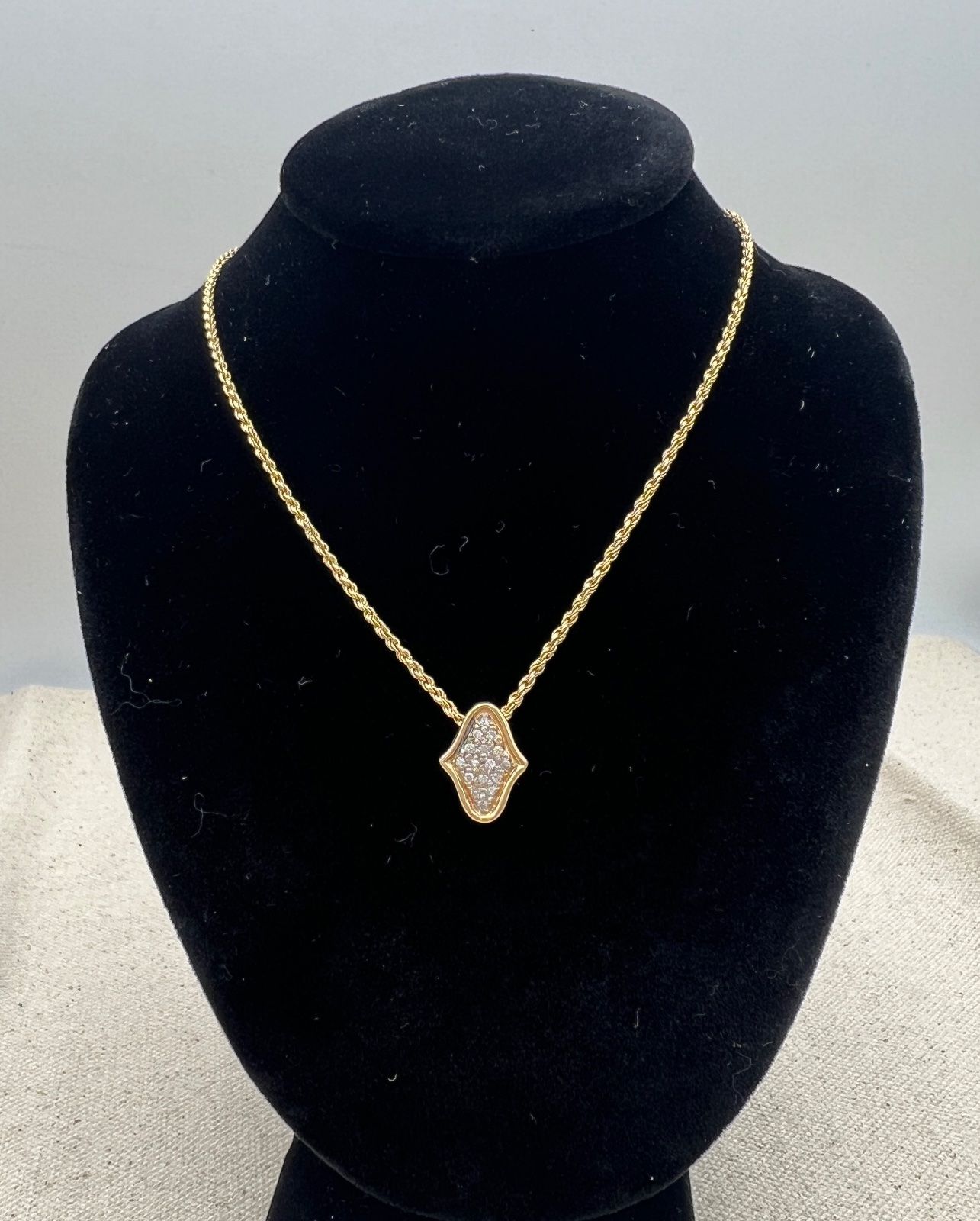 14K Gold Rope Chain Necklace with Pavé Diamond Pendant. 18" Chain