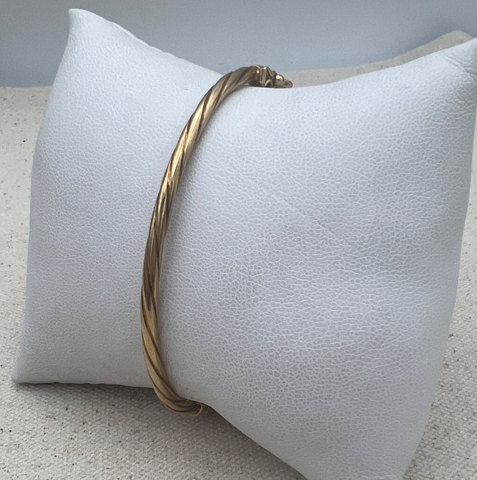 10K Gold Twisted Rope Bangle Bracelet with Hinged Clasp 2