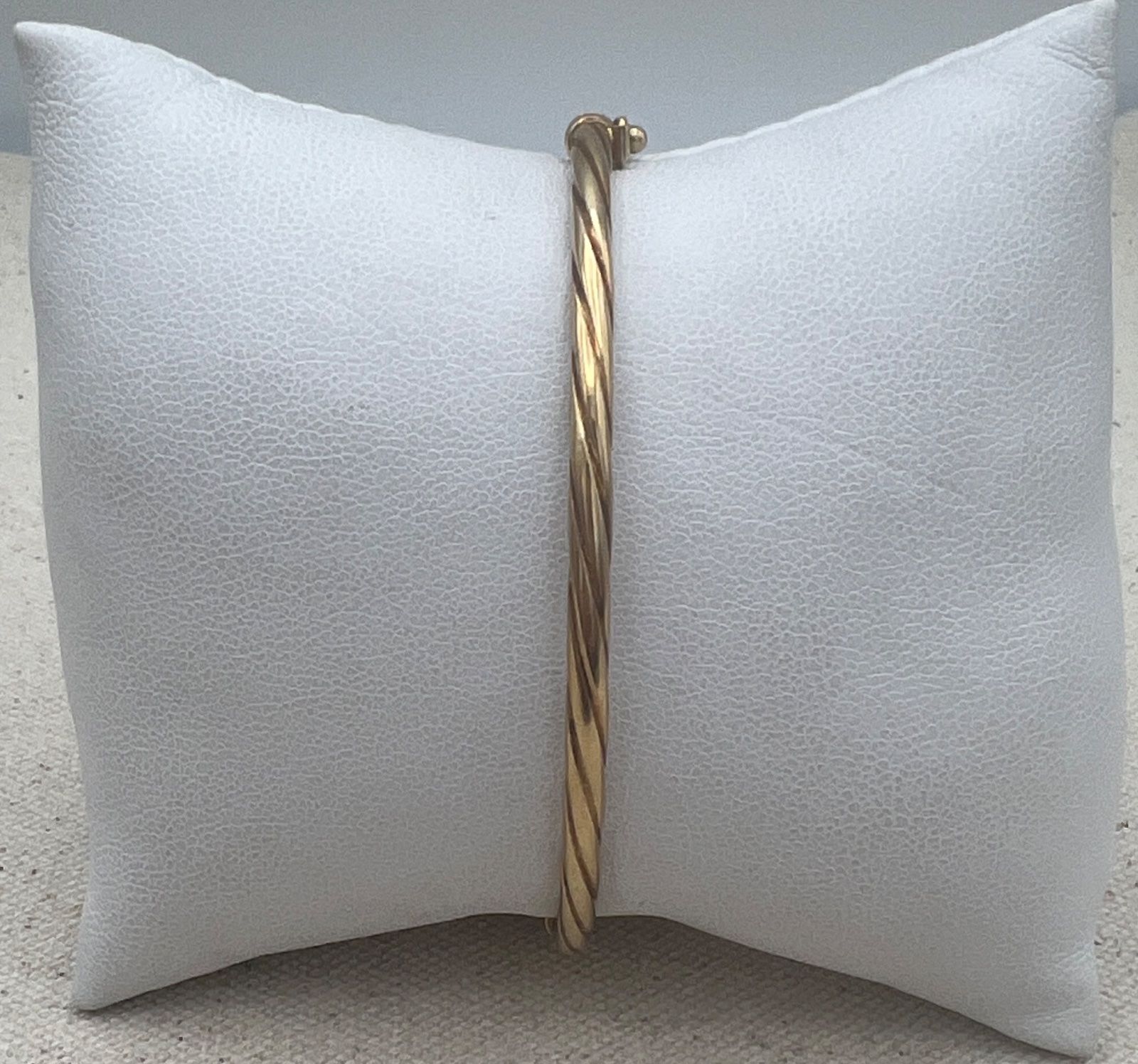 10K Gold Twisted Rope Bangle Bracelet with Hinged Clasp